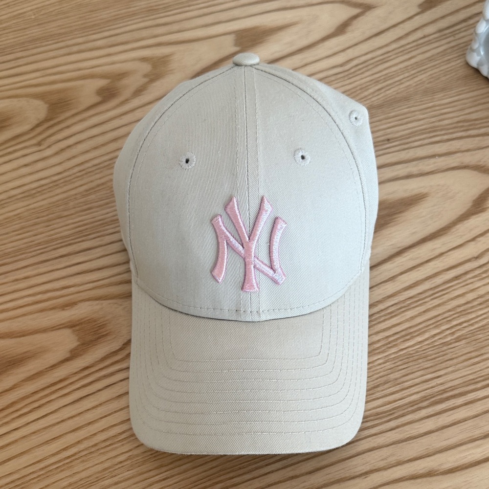 NY Beige Cap Pink Logo